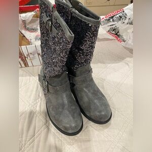 NWT 9 boots